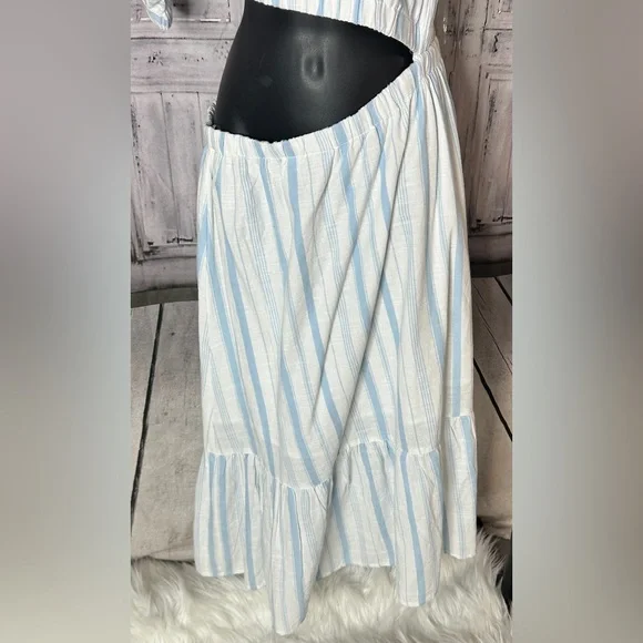 And now this off the shoulder dress - Picture 6 of 12